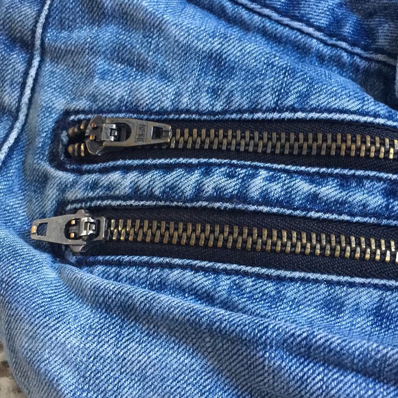 American Eagle jean shorts with zipper detail! - Picture 5 of 5